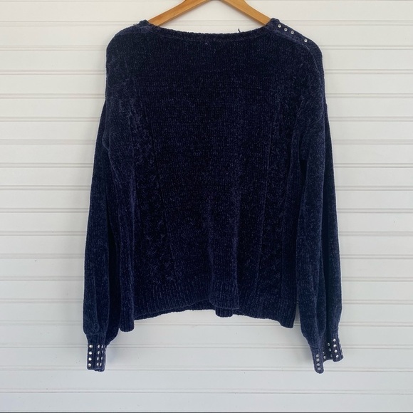 Studded pullover sweater Size Large - Picture 2 of 8